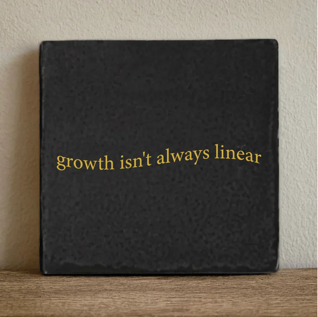 Label2x - Tegeltje 'Growth isn't always linear'